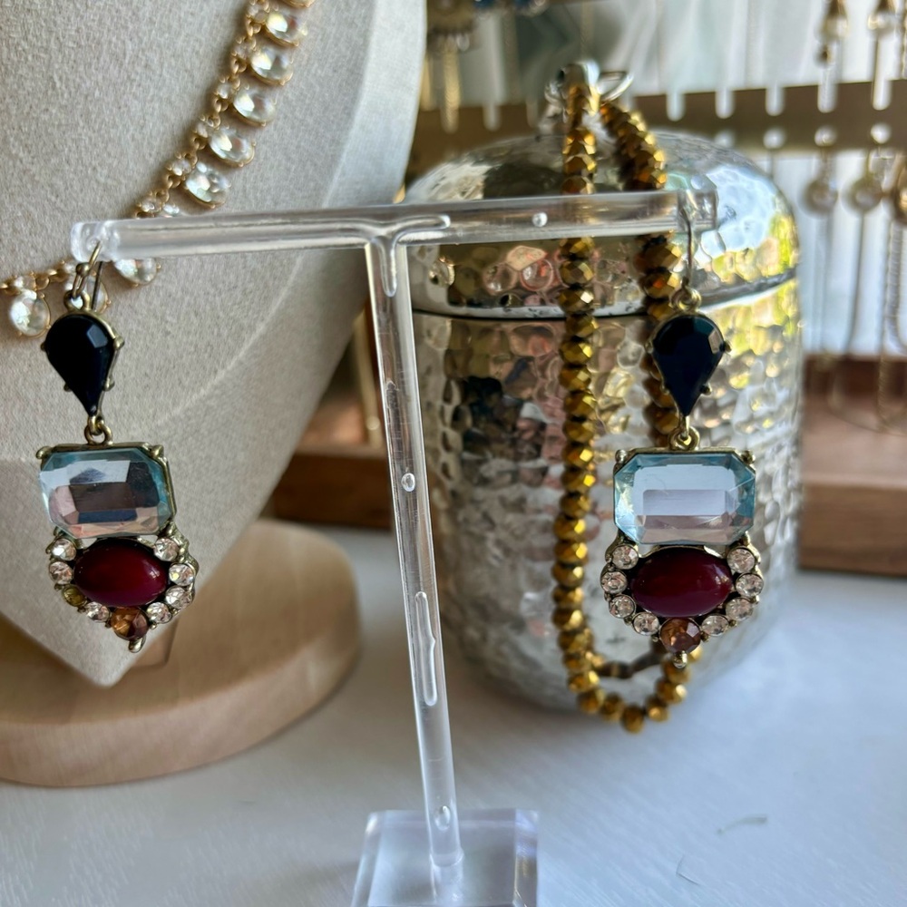 🌟BUY 1 GET 1 FREE🌟 Glamorous drop earrings *Stone Missing*